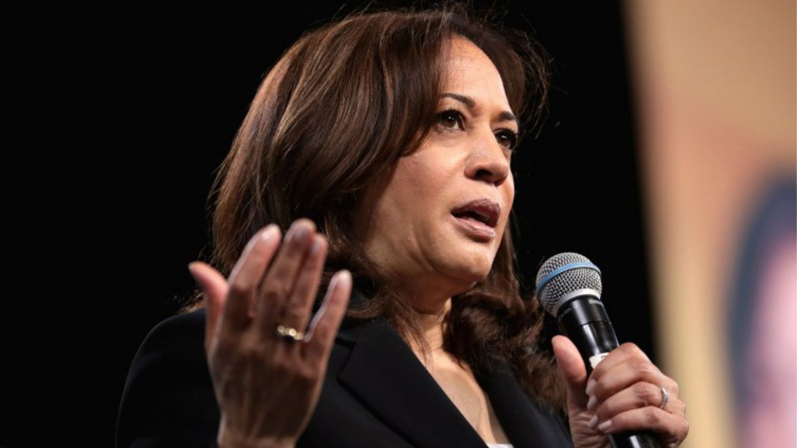 kamala harris slips in the polls